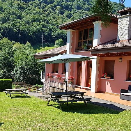 Apartamentos La Corona - Cabrales Carrena de Cabrales Kültér fotó