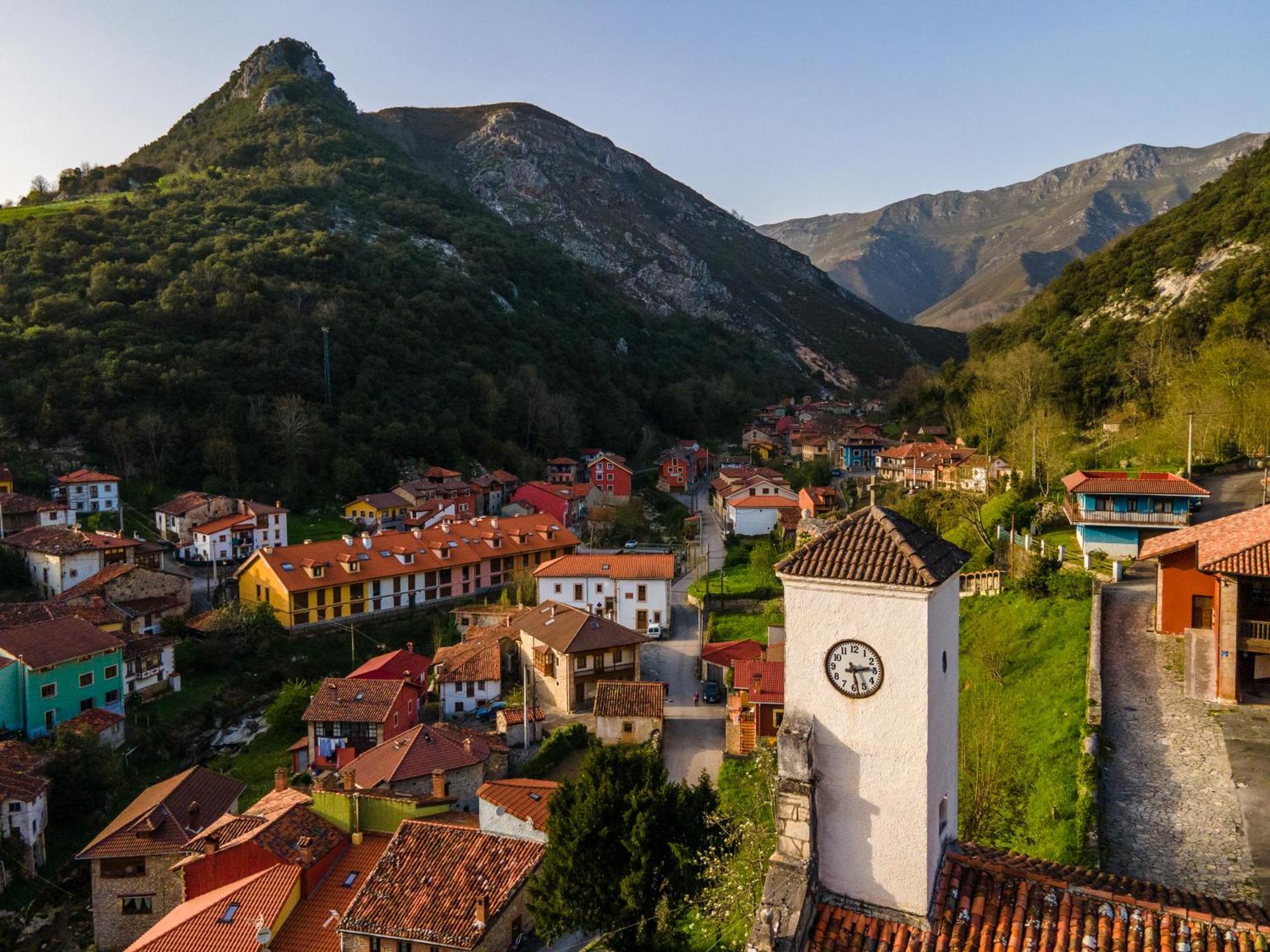 Apartamentos La Corona - Cabrales Carrena de Cabrales Kültér fotó