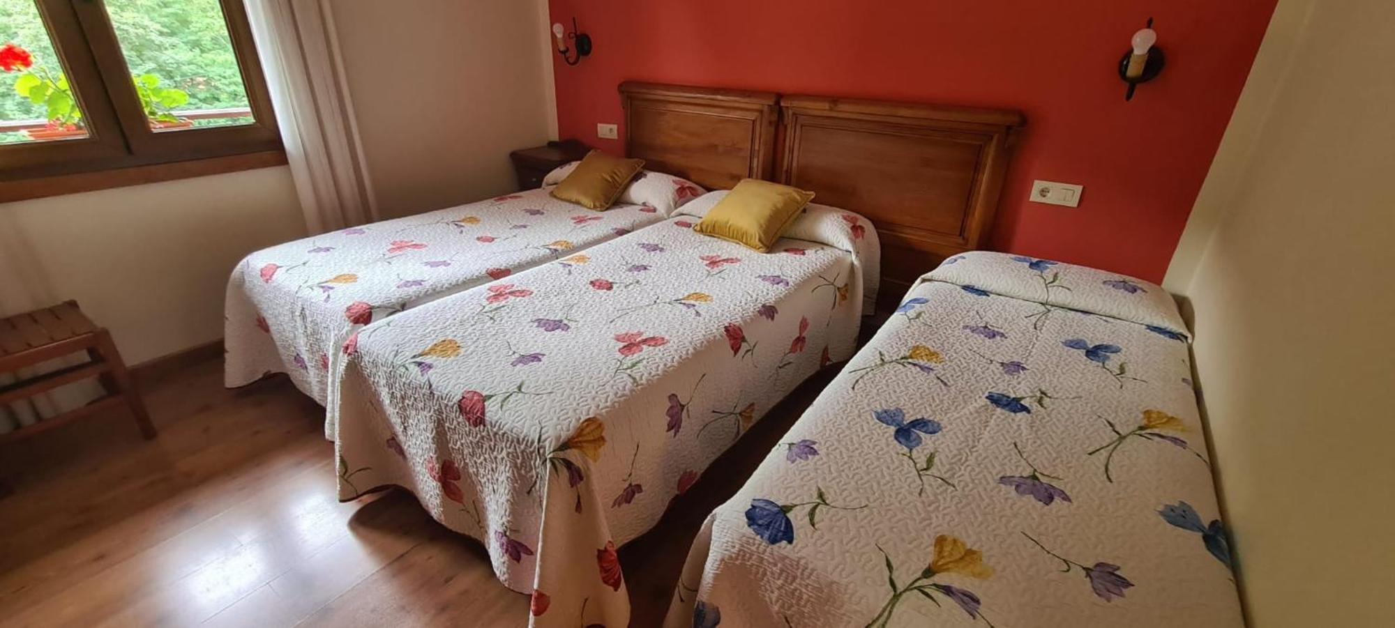 Apartamentos La Corona - Cabrales Carrena de Cabrales Kültér fotó
