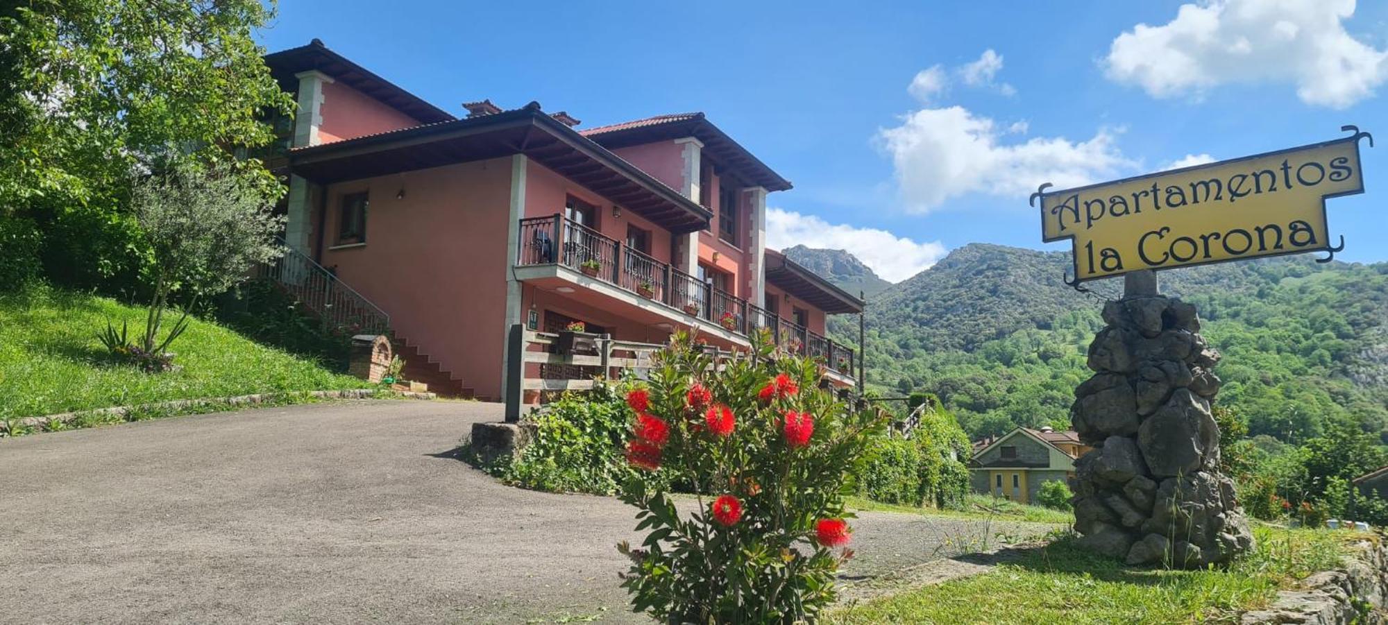 Apartamentos La Corona - Cabrales Carrena de Cabrales Kültér fotó